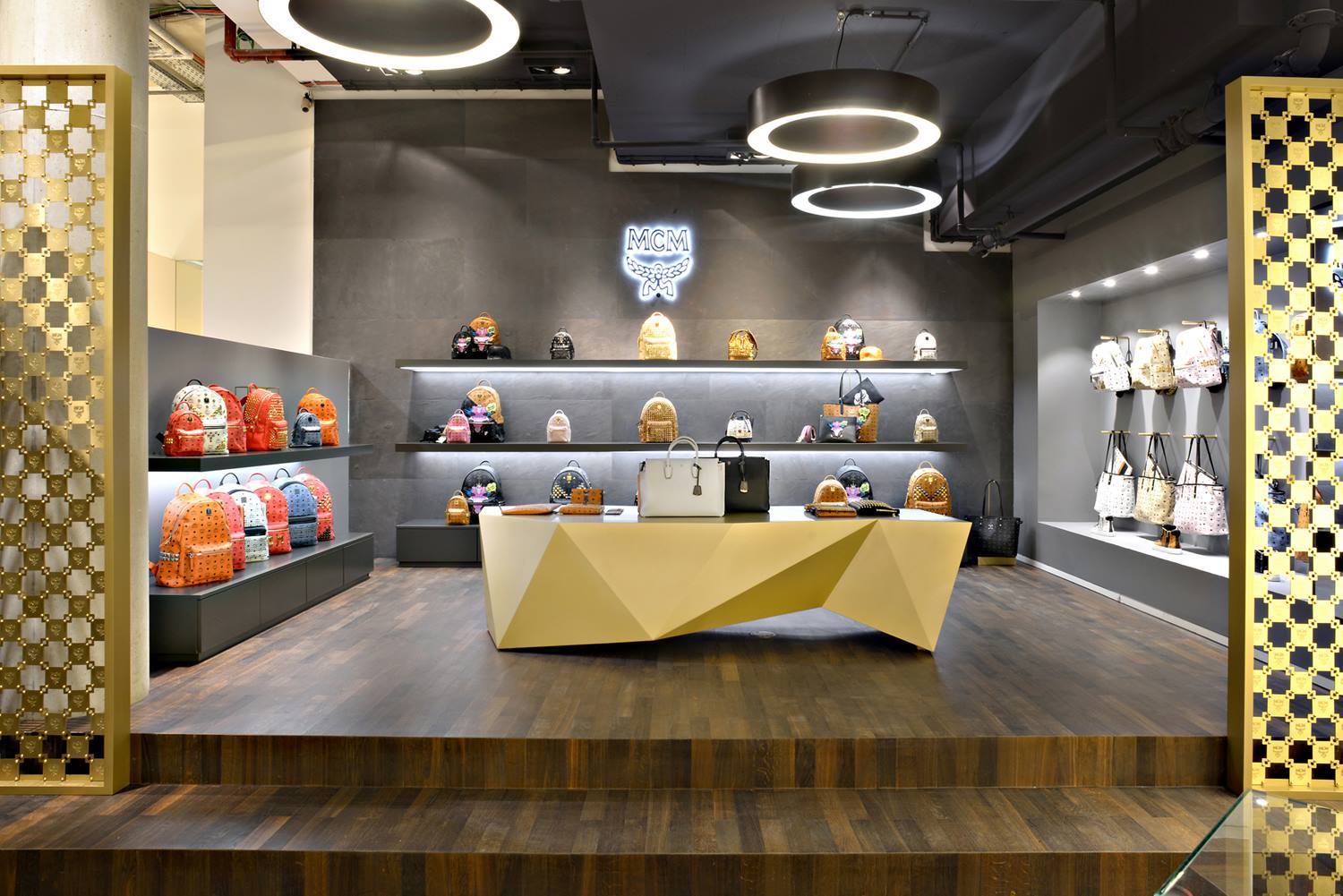 MCM - #MCM Store 점, 선, 면이 미끄러지듯 만나는 독특한 텍스쳐들의 향연. #MCM이... | Facebook