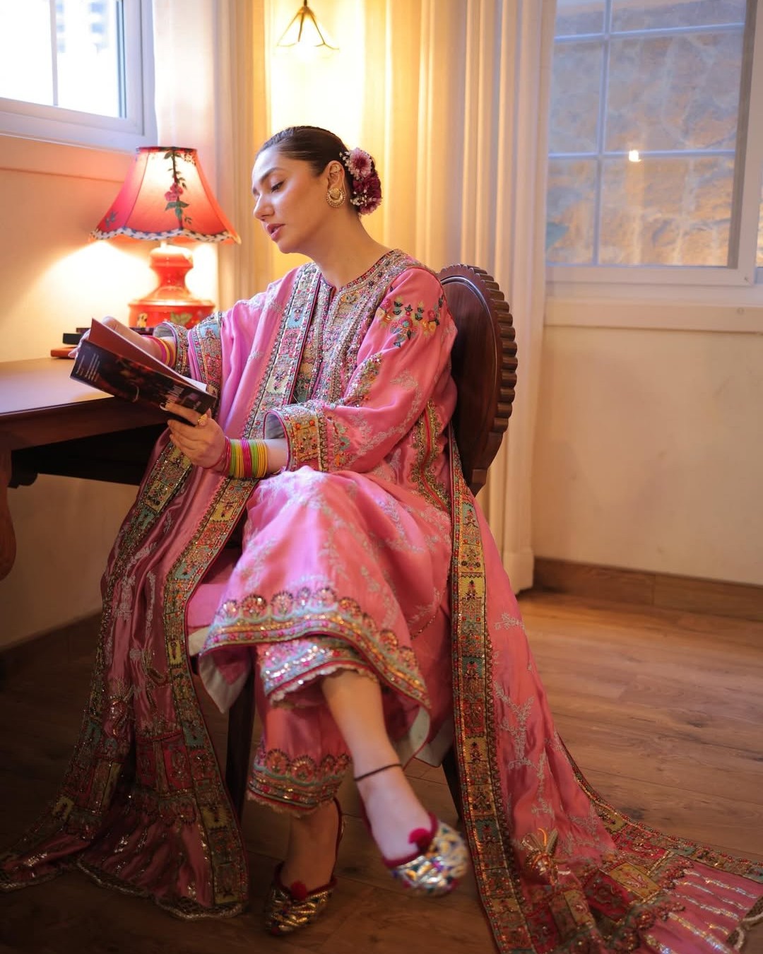 Mahira Khan stuns in pink as she pairs elegance with poetry. The actress shared this soulful line, adding depth to her dreamy look. | Mahira Khan | Pakistan | Actress | Fashion