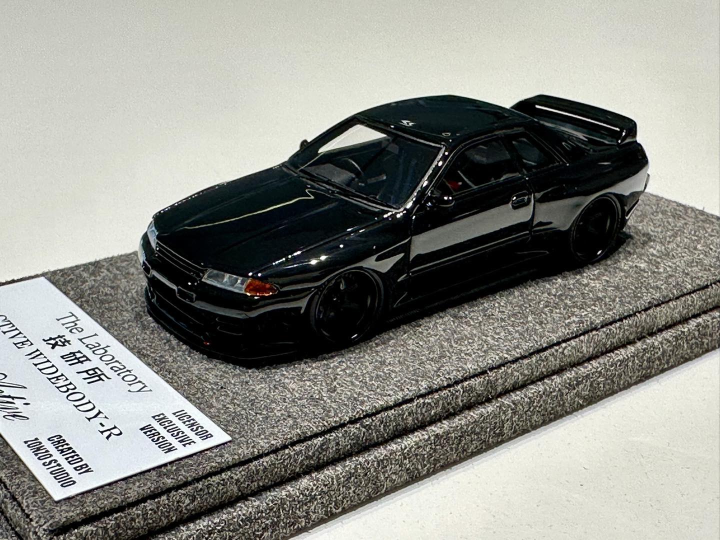 Rare 1/64 Active Garage Widebody-R Skyline R32 Exclusive Version