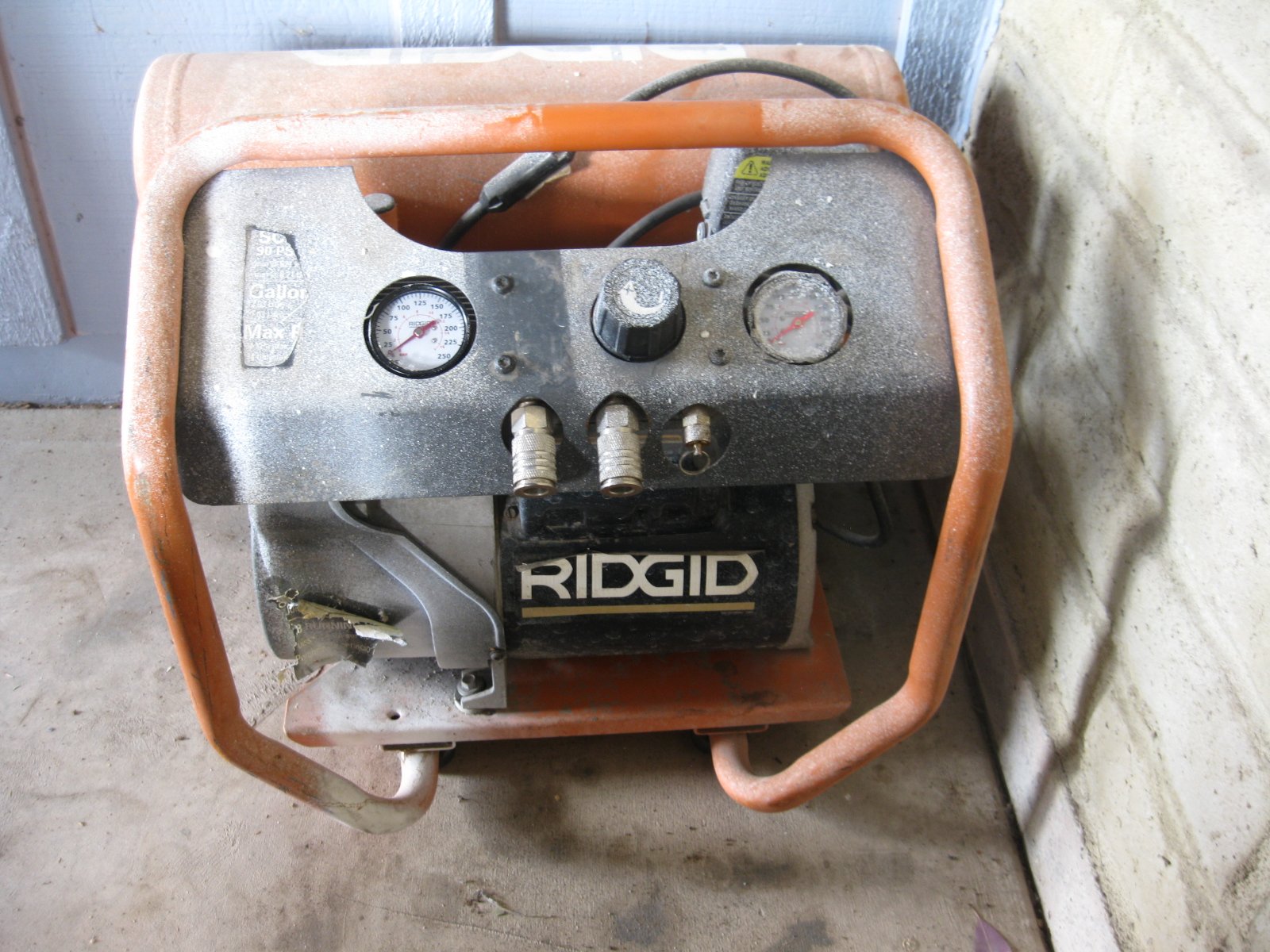 Ridgid Twin Stack Electric Portable 4.5 Gallon Oil Free Air Compressor ...