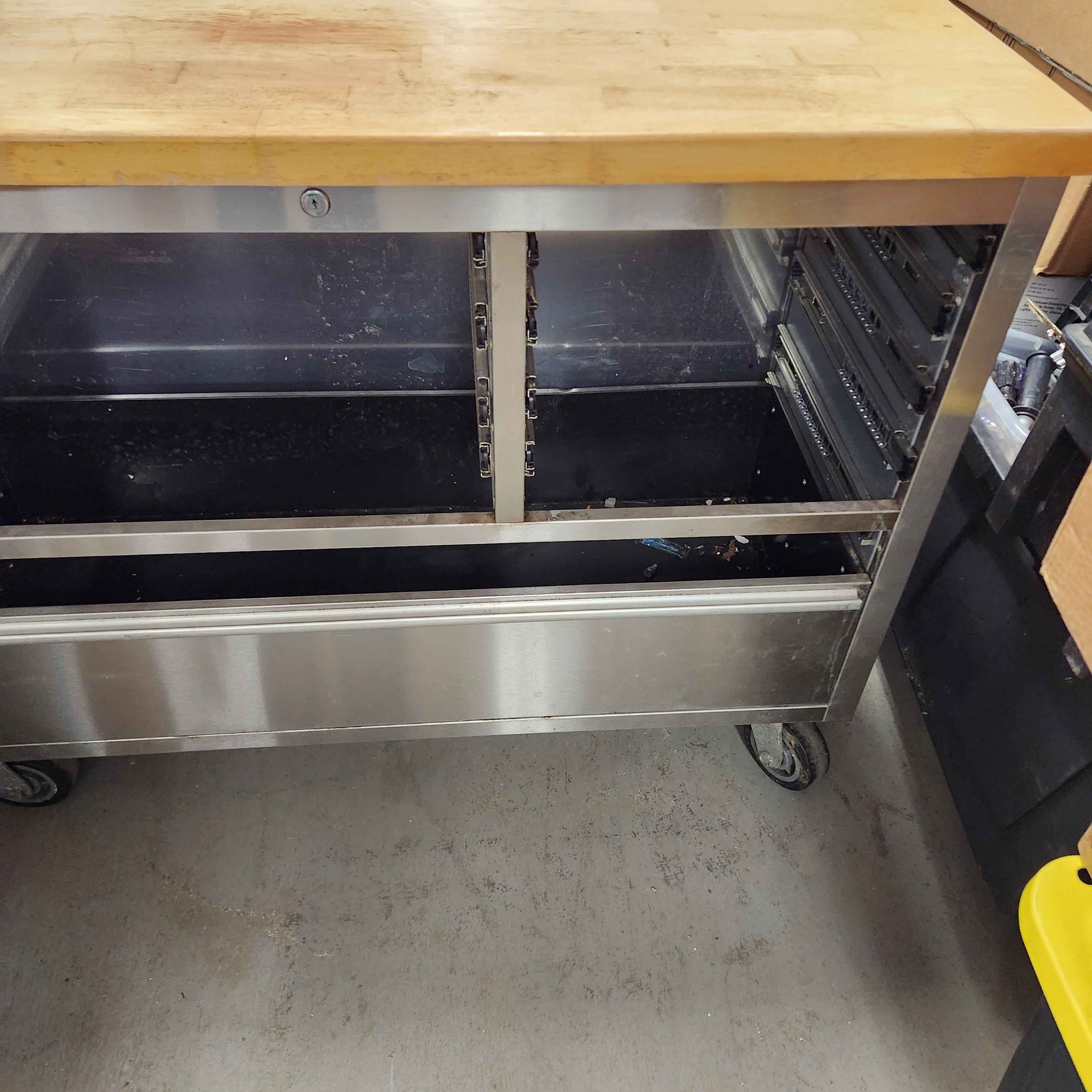 Trinity Formerly 10 Drawer Tool Chest w/Heavy Duty Top and Casters ...