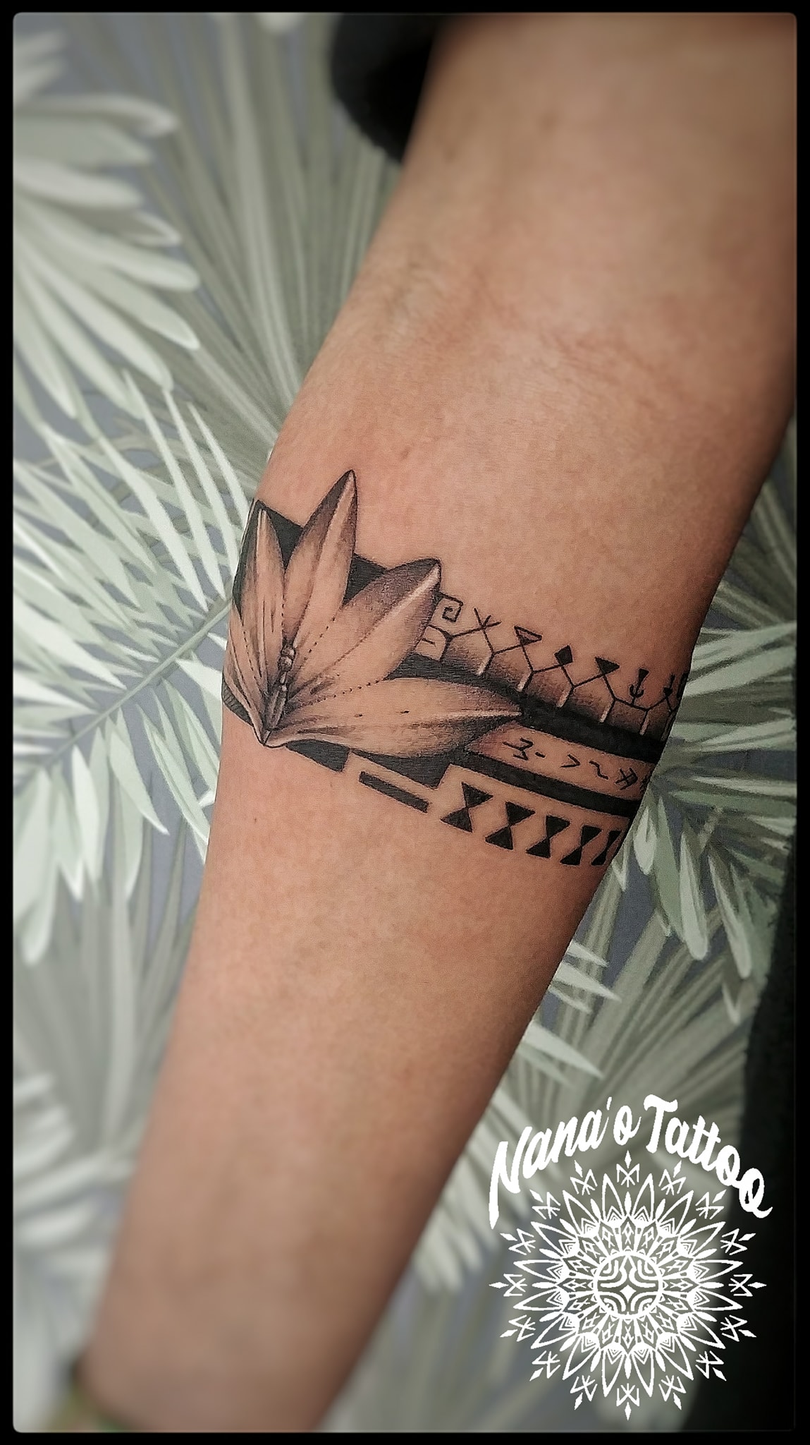Tatouage Fleur De Tiare Polynesien