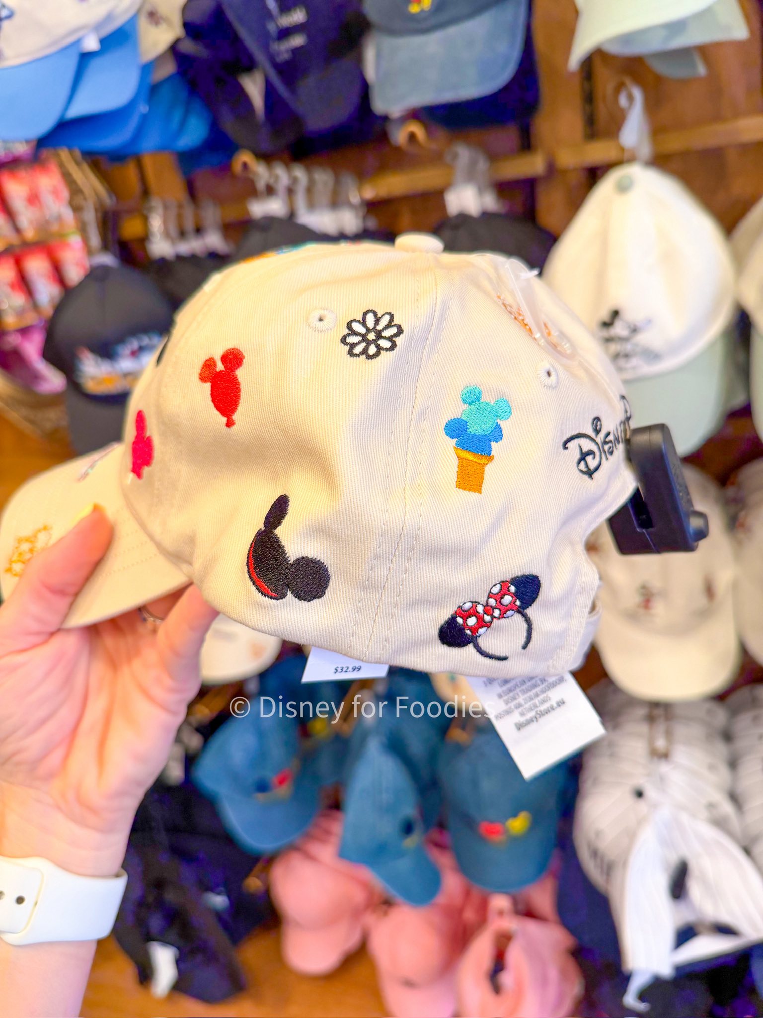 New Disney Parks icon hat at Walt Disney World 🧢✨ This neutral