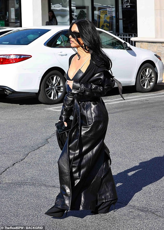 kim kardashian black leather dress stuns in tight leather, every curve on full display 🔥 Her hourglass figure, flawless silhouette, and sculpted waist have everyone asking: is it natural, or is there some magic Midnight blue ruched chiffon dress