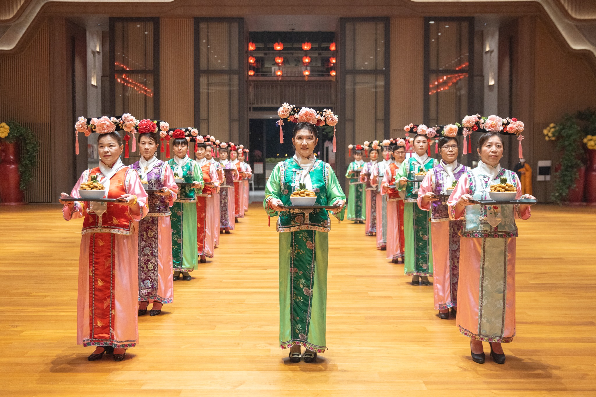 佛光山惠中寺 - 獻供隊伍莊嚴齊整、步履沉穩，向諸天各席次虔誠獻供。衣冠異彩，象徵四海同心；禮儀如法，展現人間佛教普被... | Facebook