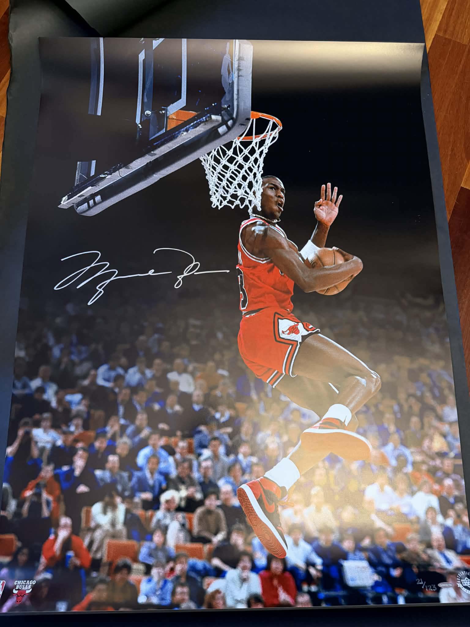Sheesshhhh!!!!! This is one beautiful Michael Jordan signed poster 