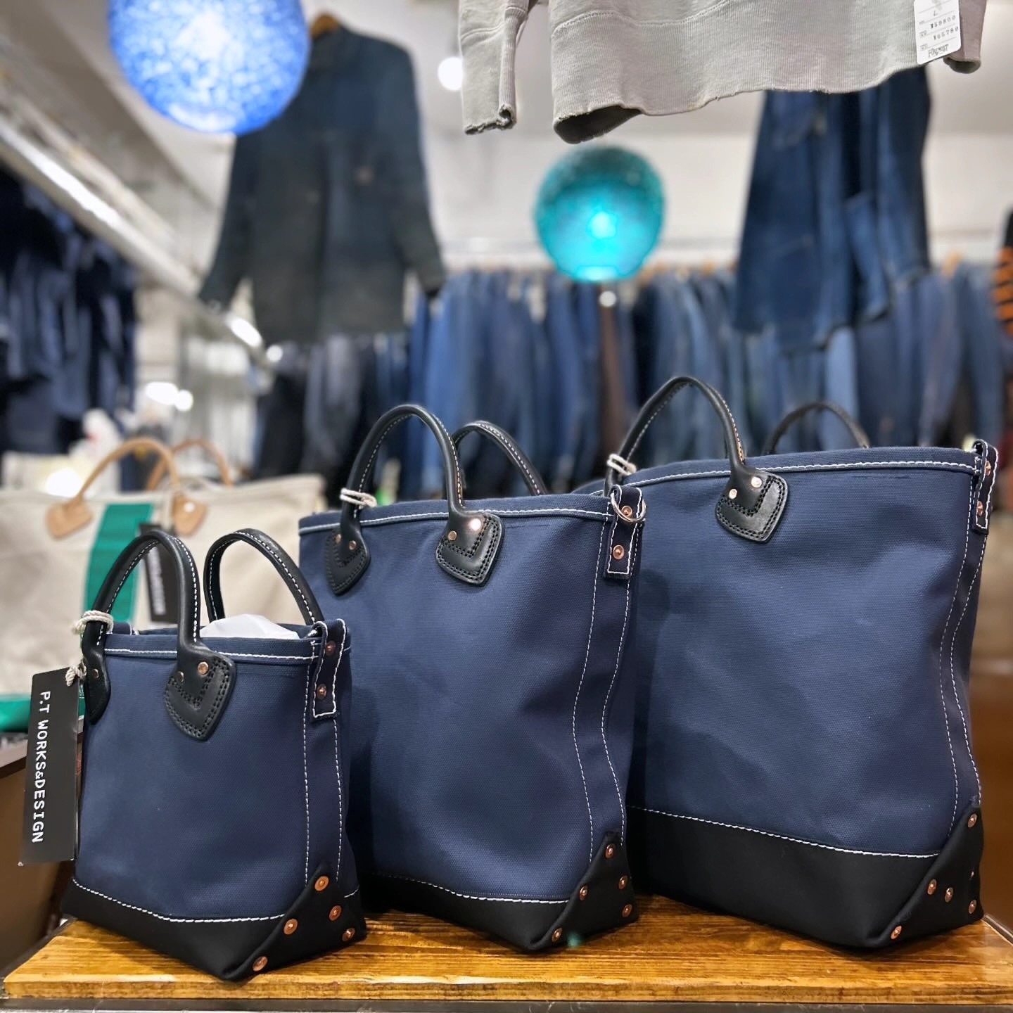 Foremost さん別注NAVY×BLACKのトートを制作させて頂きました。 縦長