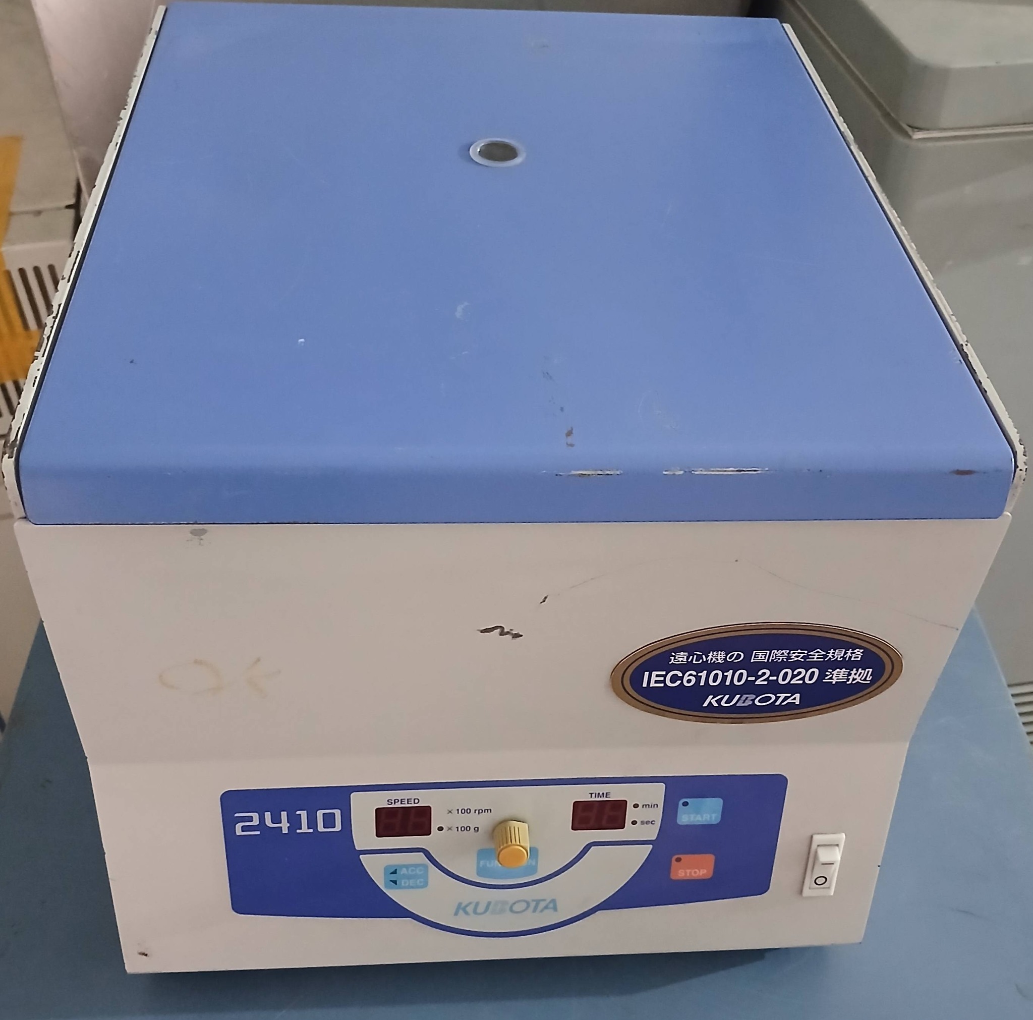 KUBOTA Centrifuge machine Model 2410 Rpm 4k