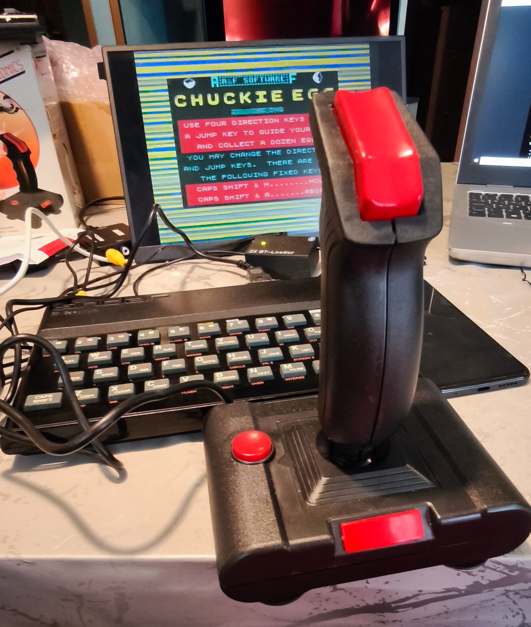 Tad F③ Loading Chuckie Egg with Bluetooth ZX BT-Loader and mobile phone.