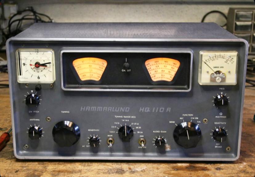 PY6CJ - 12-tube, dual-conversion radio receiver produced in the early ...