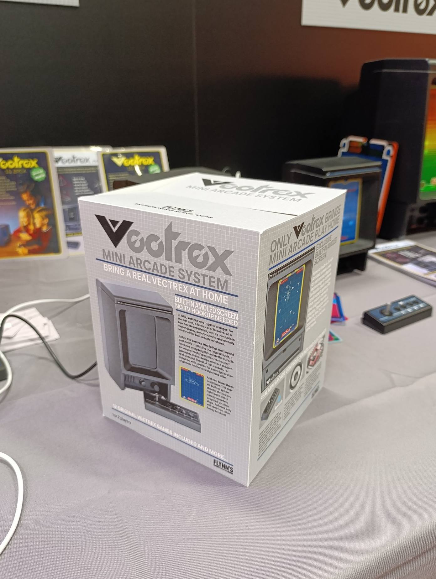 Prototype of the box: American and Japanese versions. ボックスの