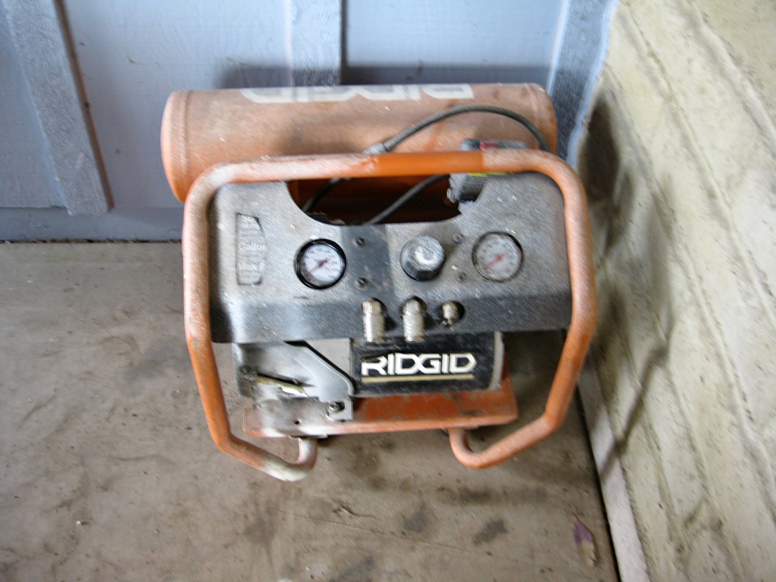 Ridgid Twin Stack Electric Portable 4.5 Gallon Oil Free Air Compressor ...