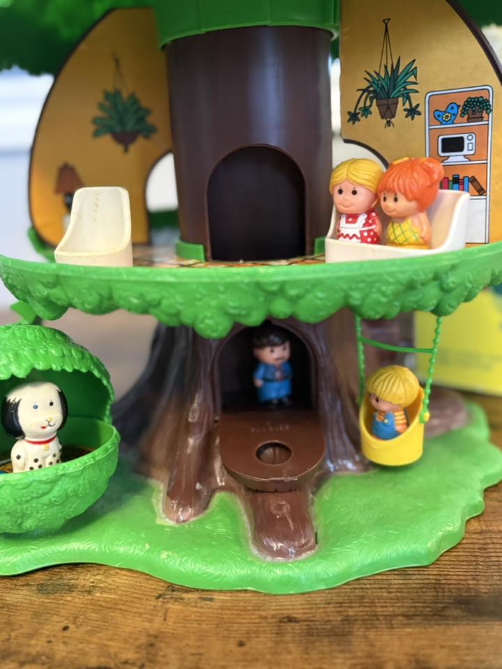 1970s Kenner Tree Tots Family Tree House playset!!
