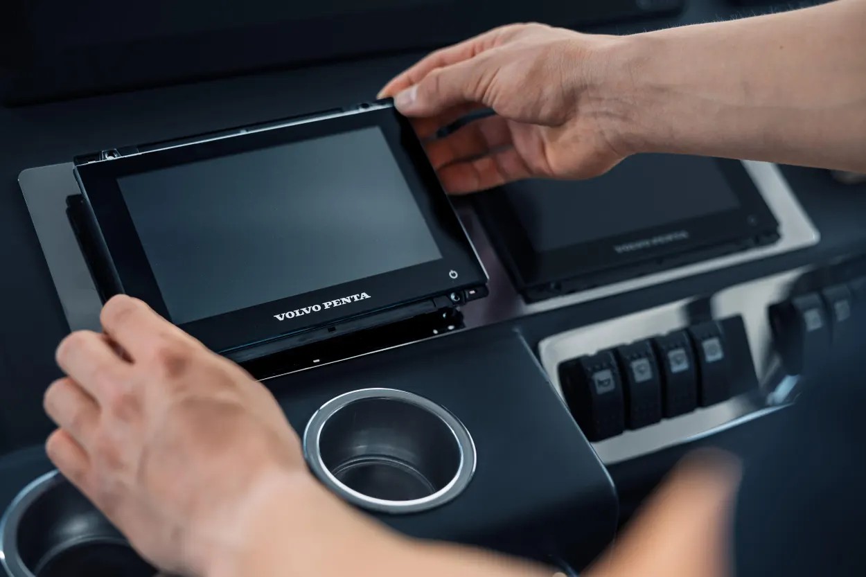 Newark - A single system for monitoring your engine. Volvo Penta's ...