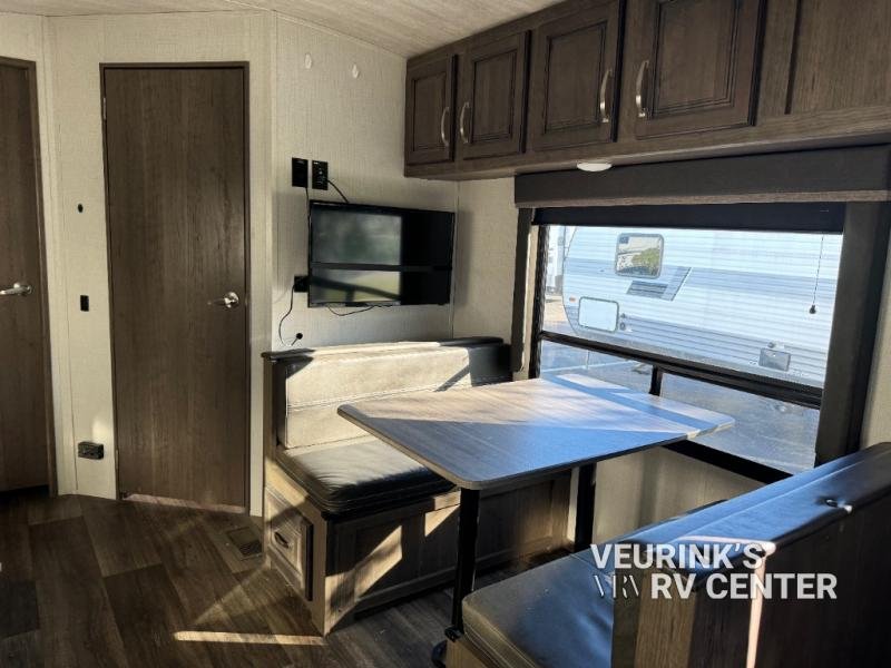 2021 Keystone RV Cougar Half-Ton 24SABWE. Rear Kitchen Couples Travel ...