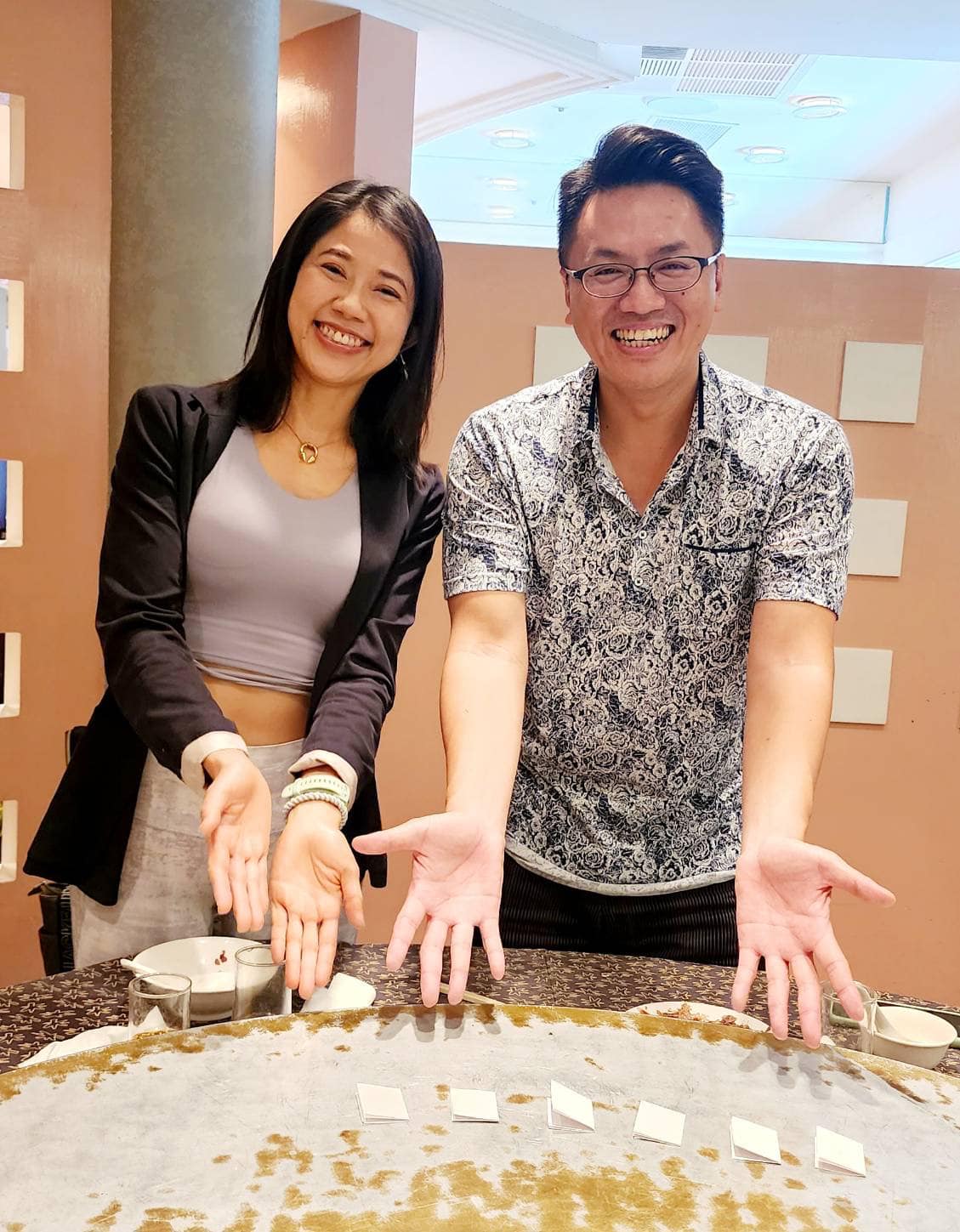 威力醫師的育兒週記-王韋力 - 今天是診所尾牙， 感謝一路走來支持我們的夥伴。 有人看到我們的照片， 還以為...
