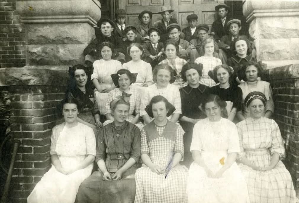 Robbinsdale - Grading Victory Memorial Drive in 1920 | Facebook