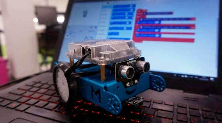 Aayat Webtech - DIFFERENT TYPES OF ROBOT PROGRAMMING...
