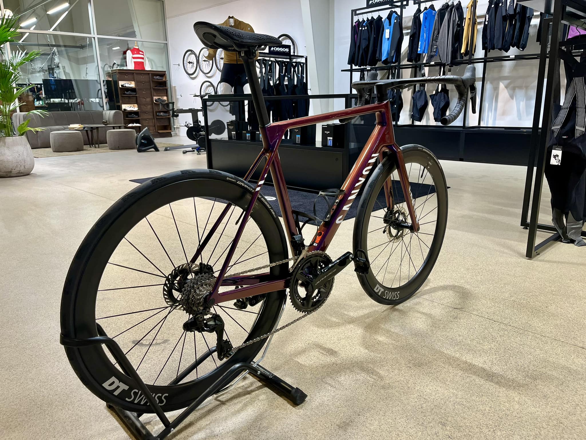 This is my CF SLX Ultegra DI2 Aeroad from 2017. It has a gold 