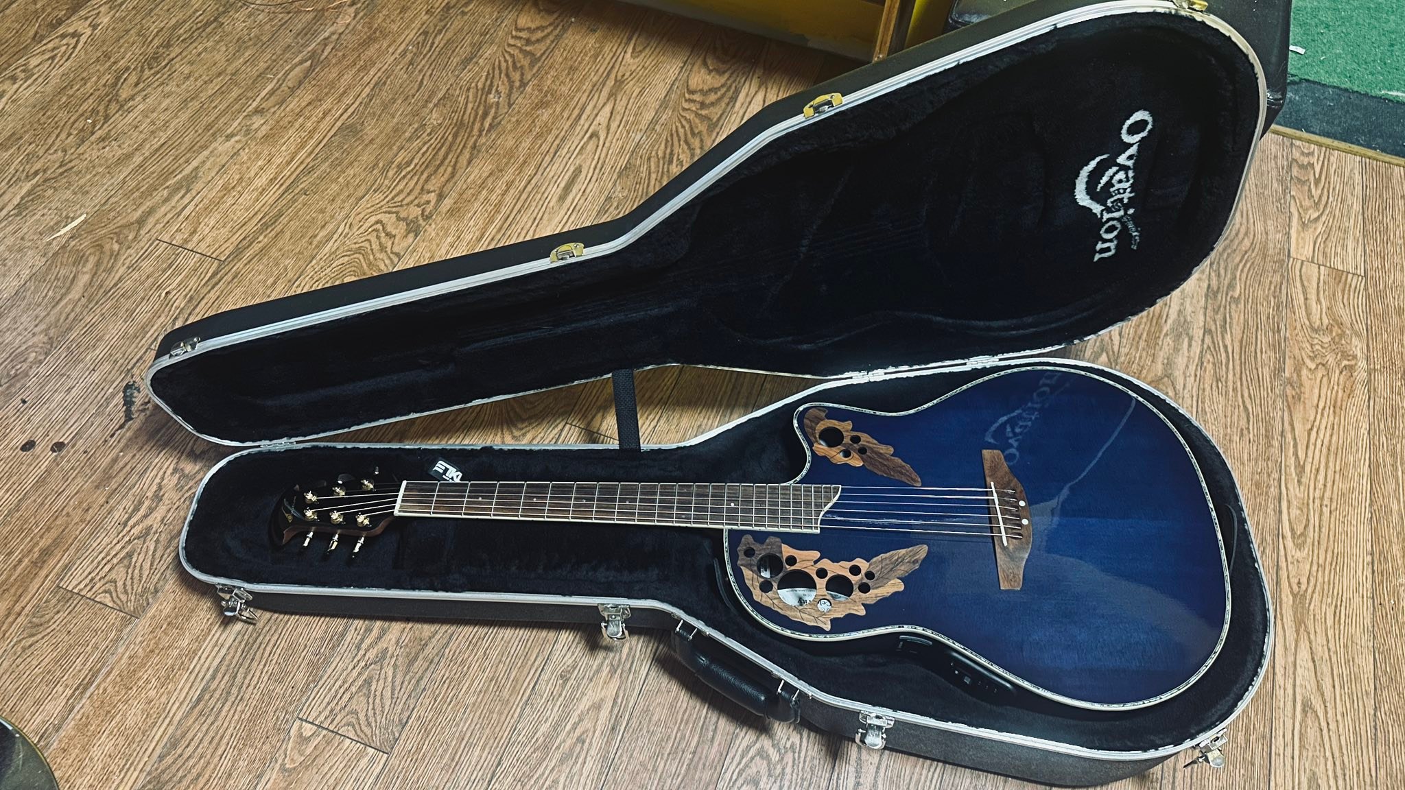 What is the Ovation Celebrity CC48 guitar?