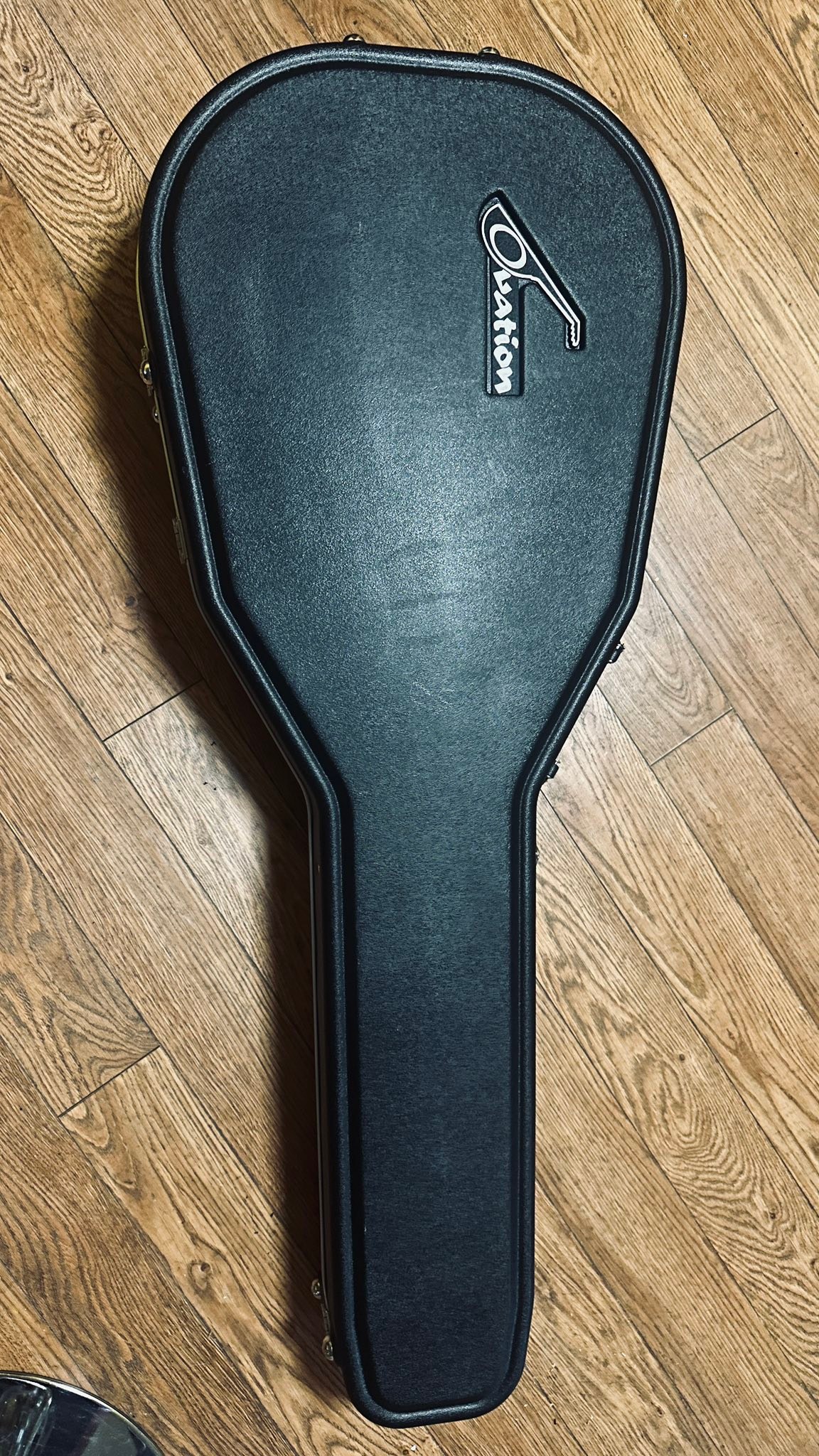 What is the Ovation Celebrity CC48 guitar?
