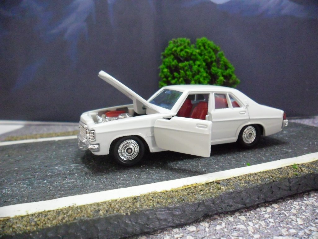 Tomica Limited Vintage Mazda Luce Rotary Coupe Check out the dash