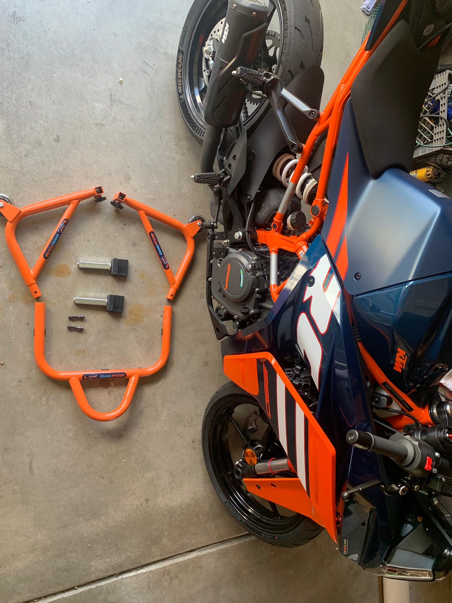 Overpriced Lexmoto service for oil change and warranty
