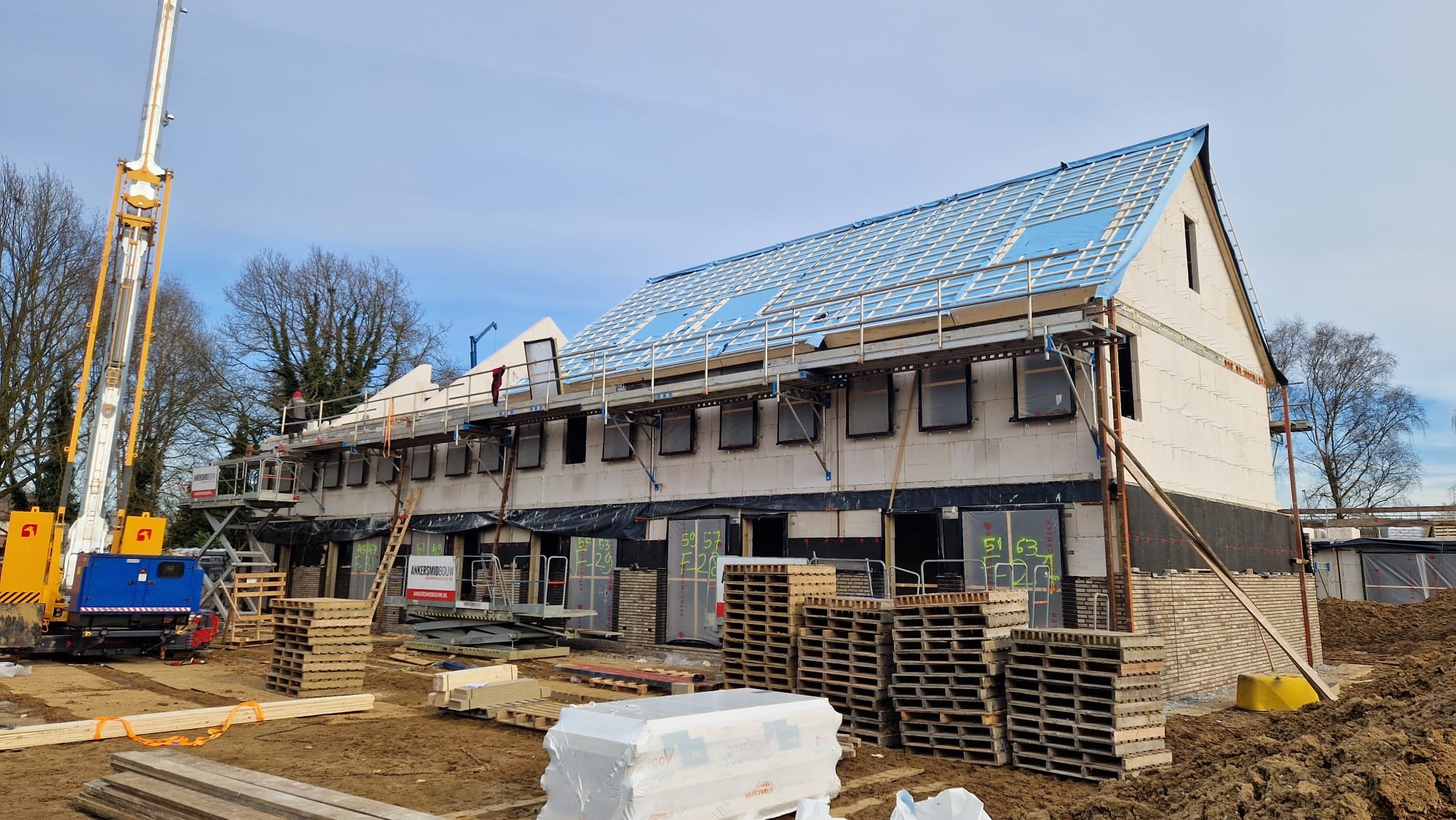 Diboo B.V. - Vandaag zijn we begonnen met de prefab daken... | Facebook