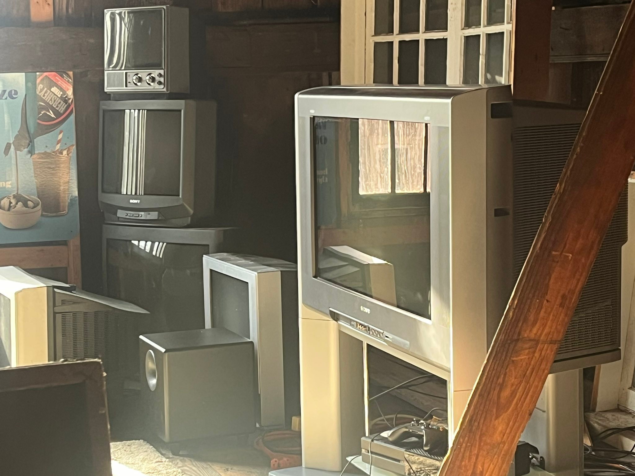 I just got this Sony KD-34XBR960. Picked it up for free and