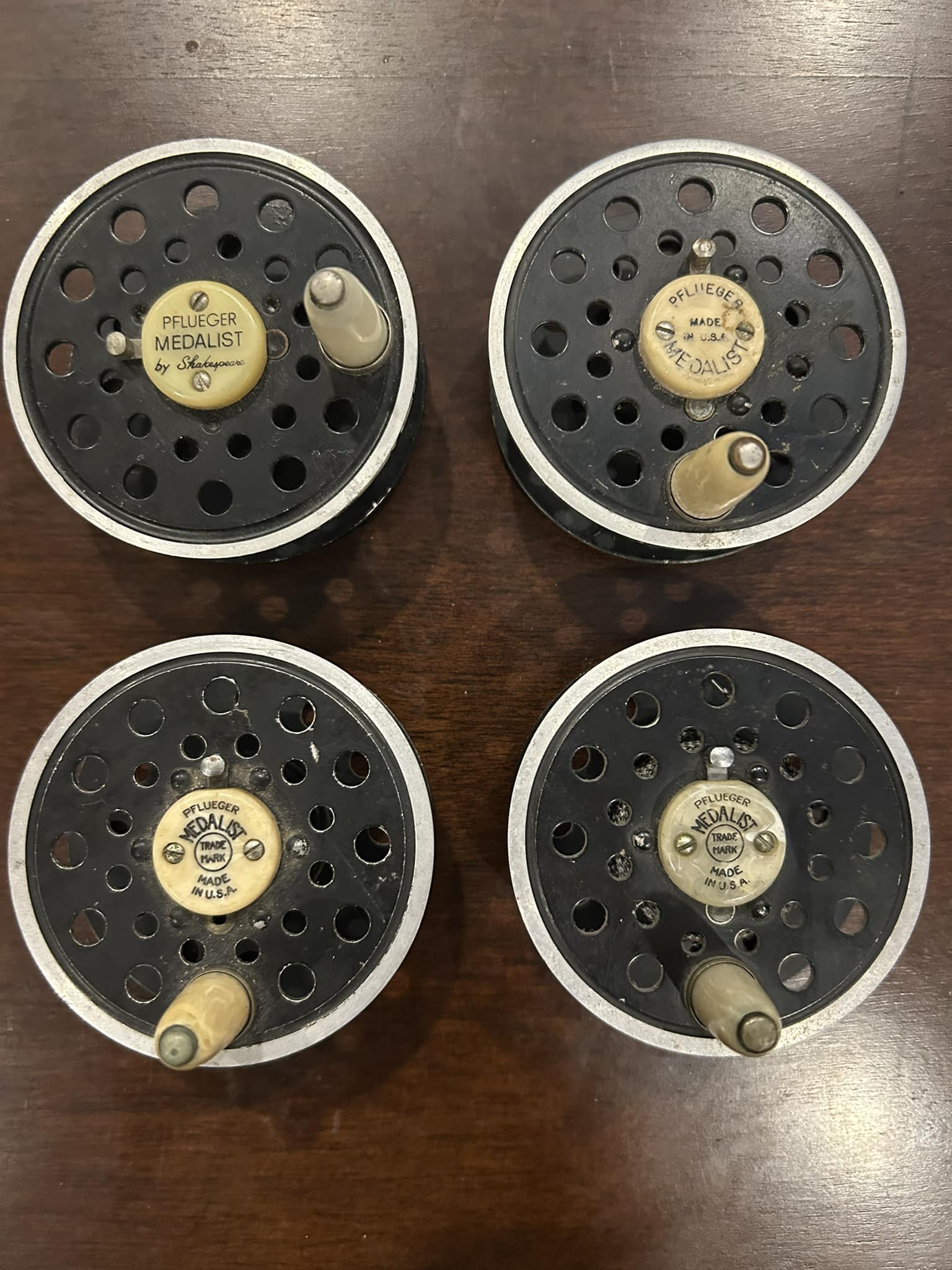 changing pflueger medalist 1494da fly reel to right hand retrieve 1494 with spare spool and box Pflueger Medalist 1494 spool replacement