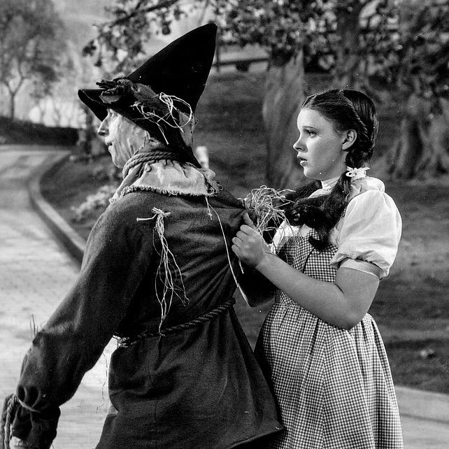 Does this lean by the Tin Man in The Wizard of Oz remind you of