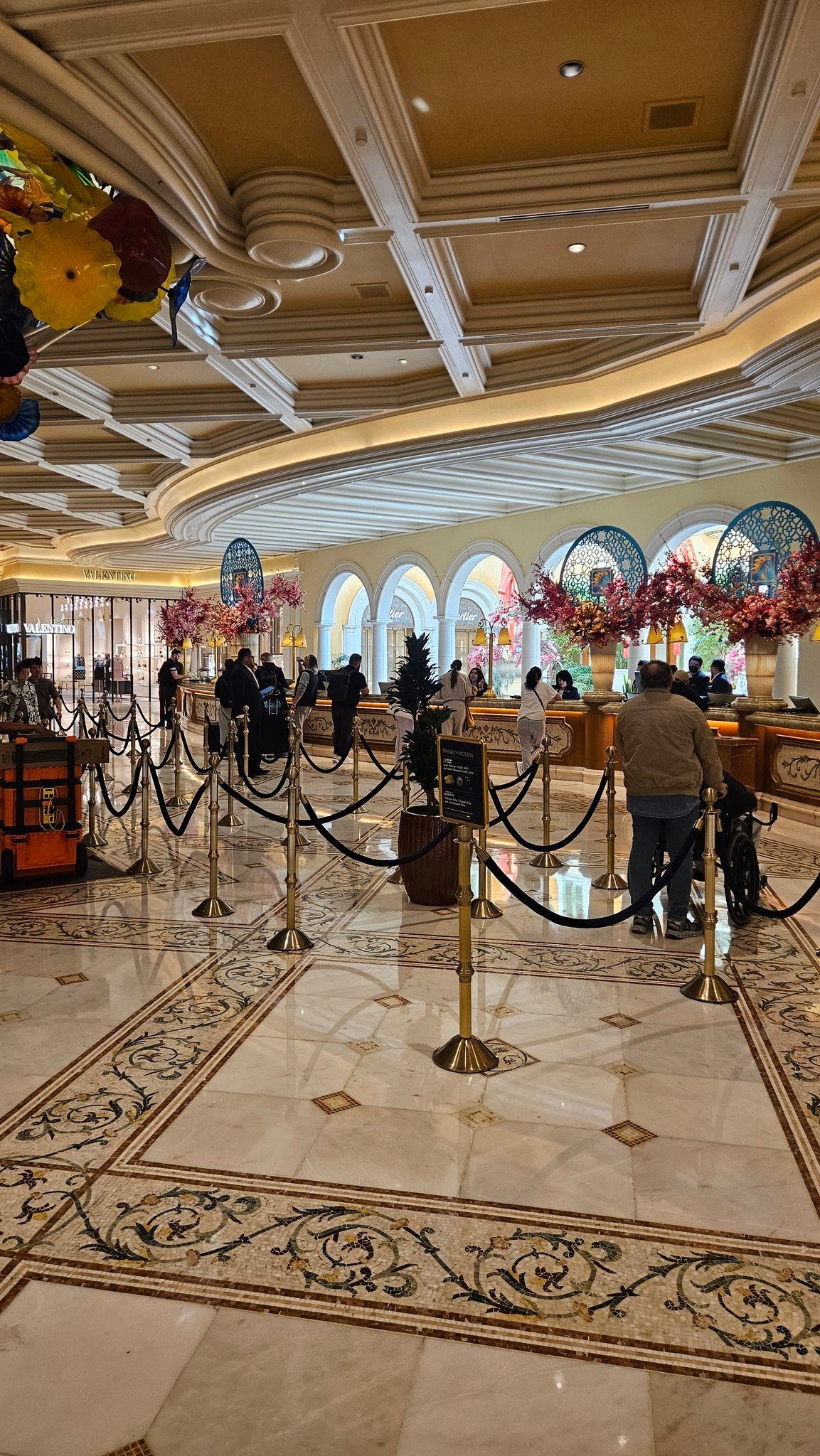 Bellagio check-in line at 10:30am... - Jacobs Life in Vegas | Facebook