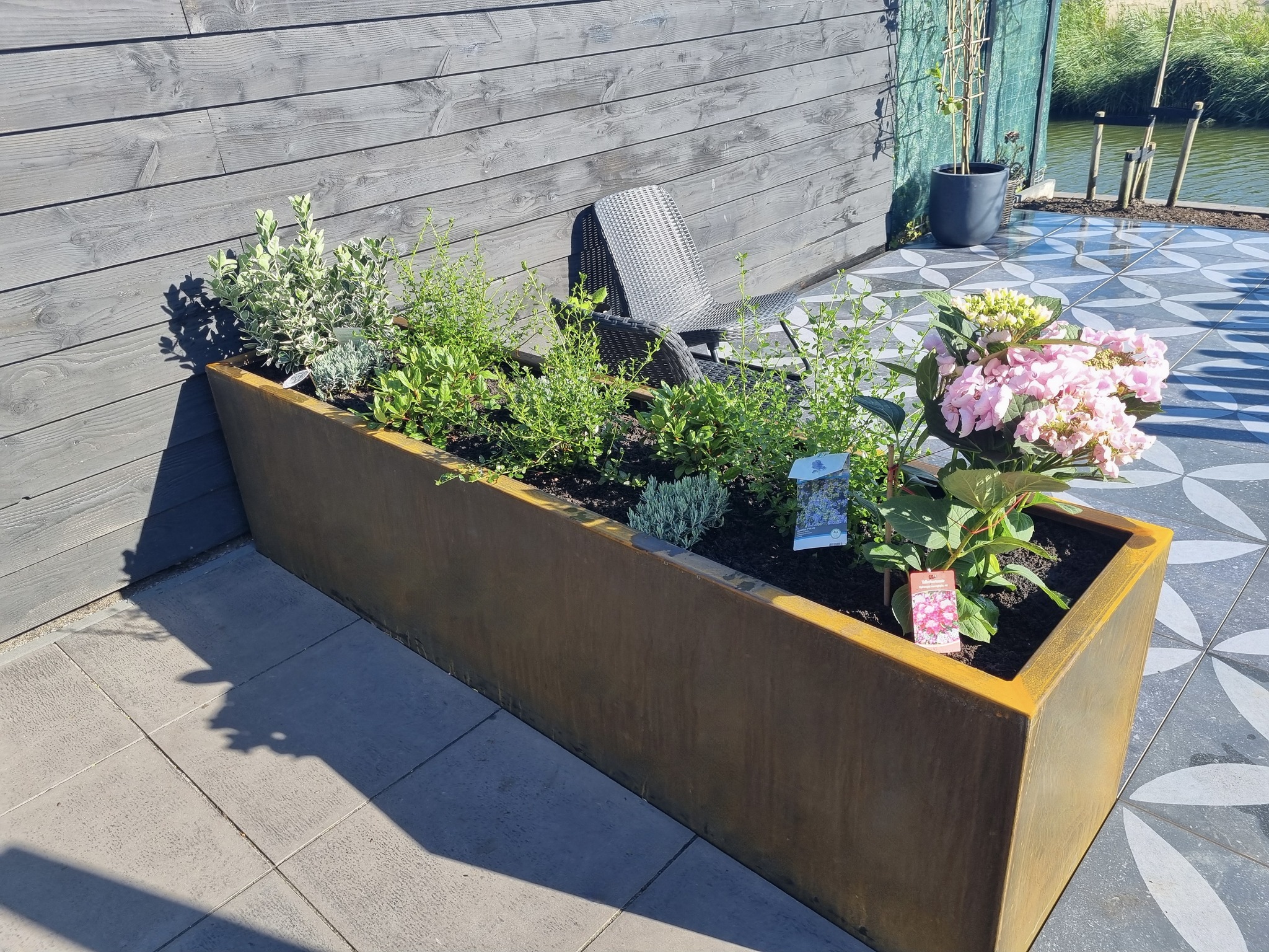 Garden - Gebruik je plantenbak als Garden Divider. Zo maak je jouw tuin ...