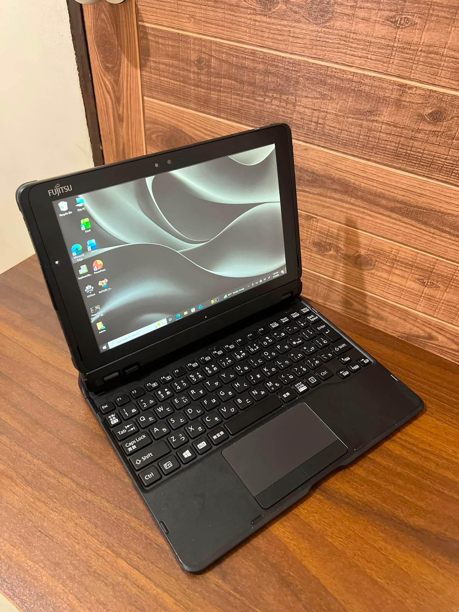 Model: Fujitsu Arrows Tab Q738 Price: ₱11,999 ONLY🥳‼️ ✓ 2in1