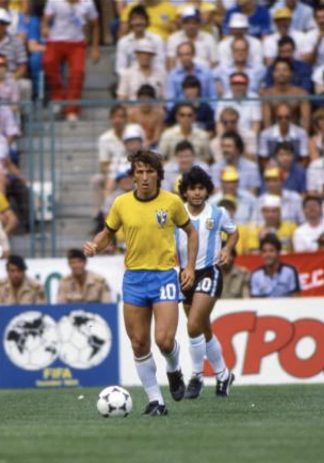 Zico and Maradona with the beautiful '10' Flamengo jersey.