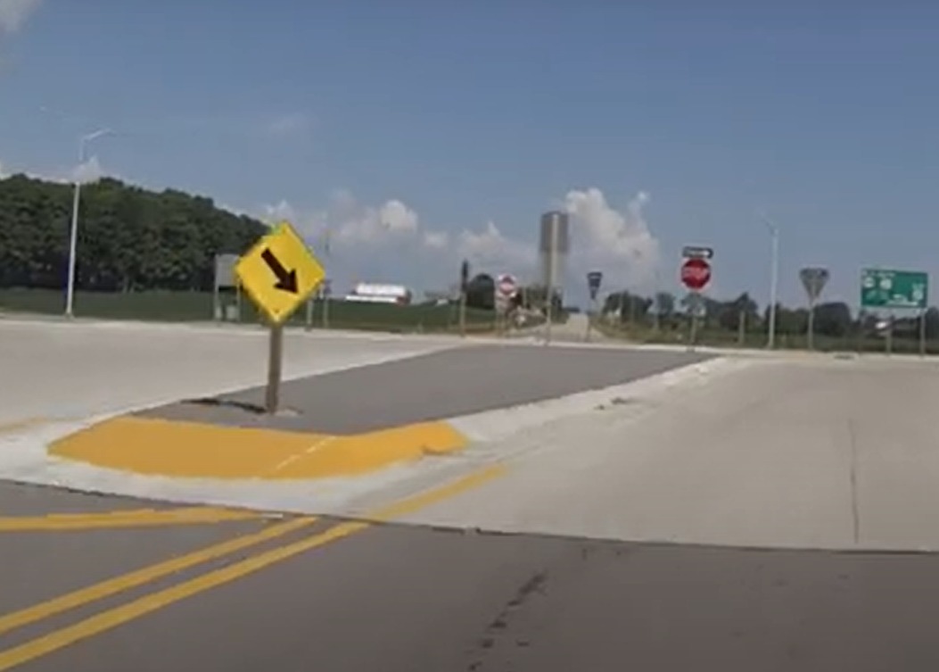 there is NO way that is MUTCD-compliant | WTF, Wisconsin? It's in the ...