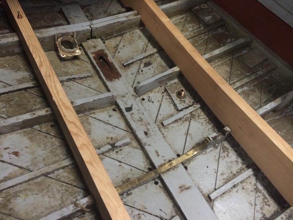 New engine stringers installed in a... - Freedom Boat Service