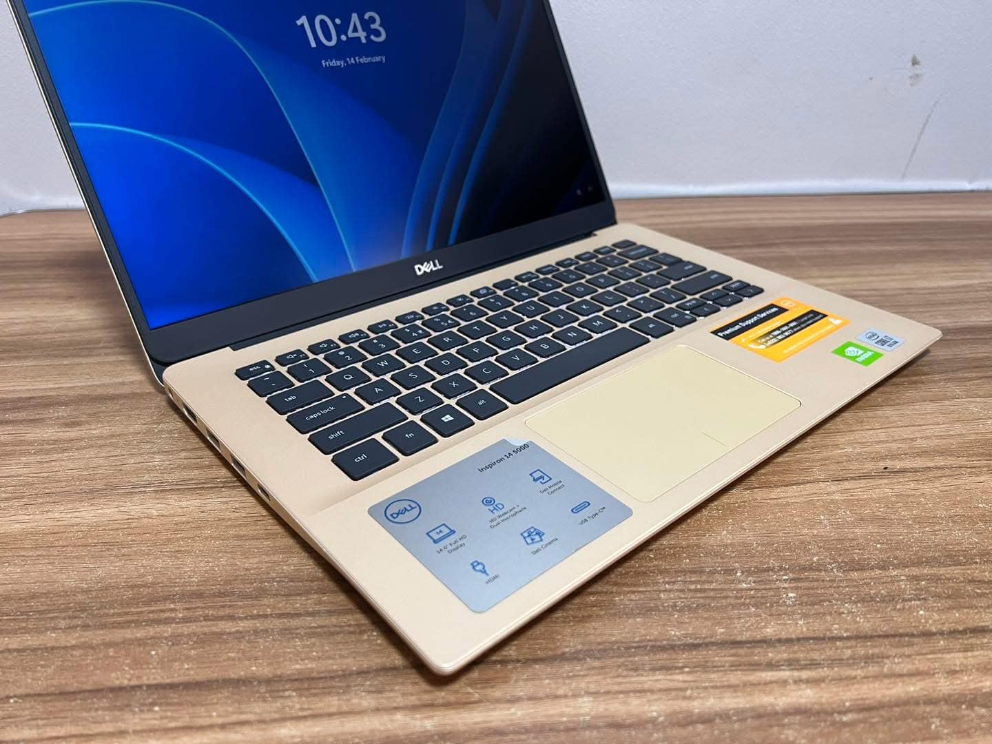 Dell Inspiron 5490 i7 10th gen Quadcore / Dual Graphics for mid 