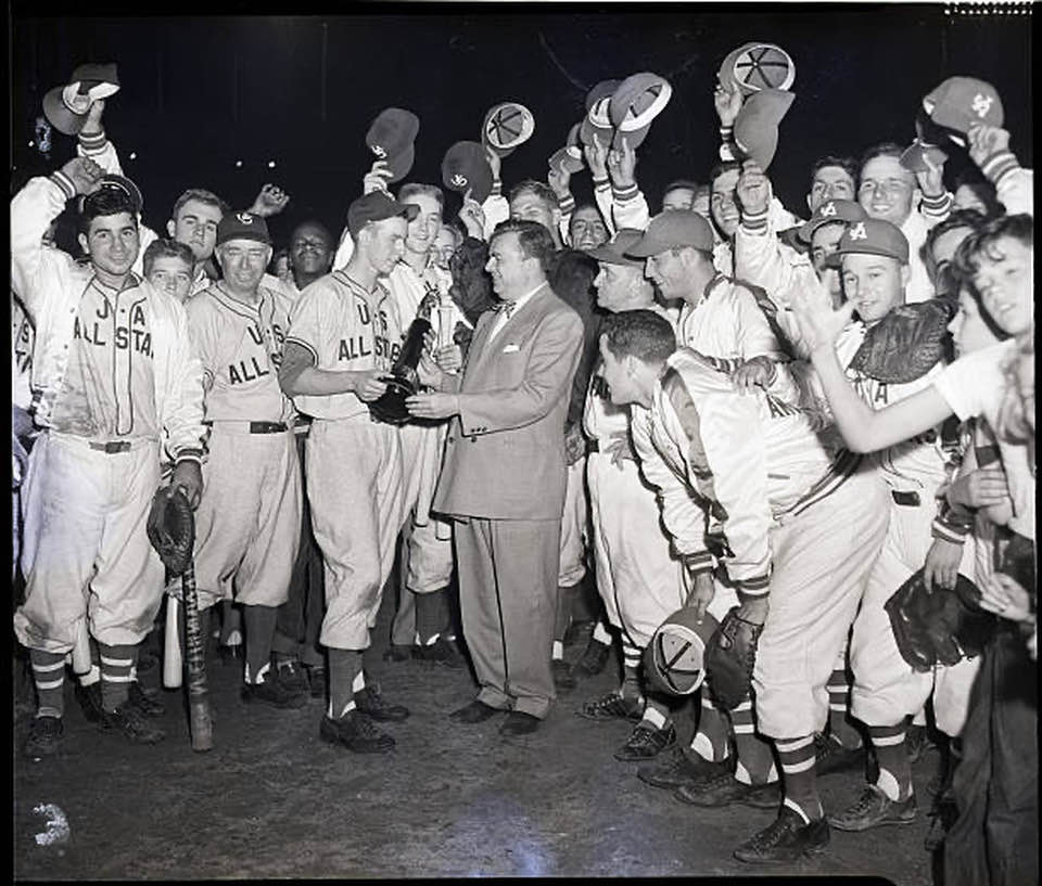 Fans of the 1961 Detroit Tigers | (Original Caption) 8/8/1951-New York ...