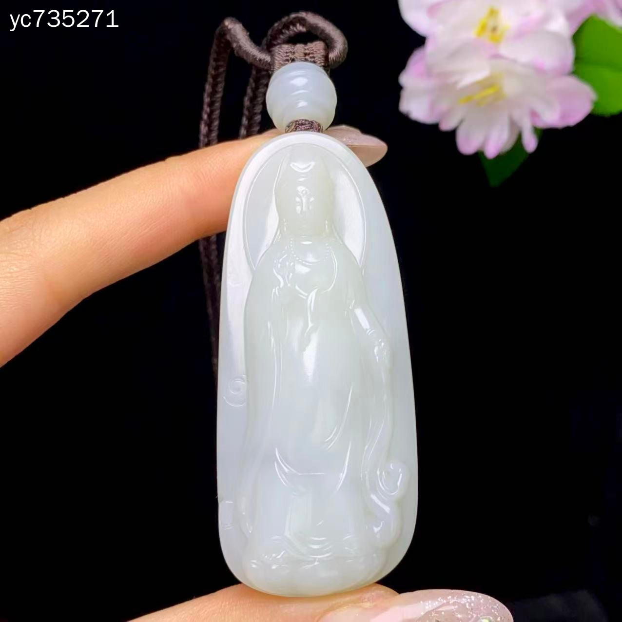 米達料，是崑崙山深處難得一見的和田玉珍品，礦脈早已封礦，存量愈發