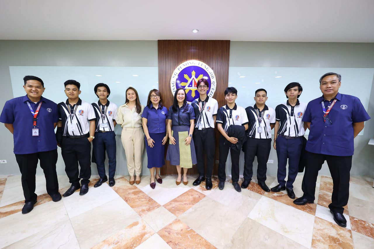 Quezon - Mainit na tinanggap ni Mayor Joy Belmonte ang mga mag-aaral ng ...