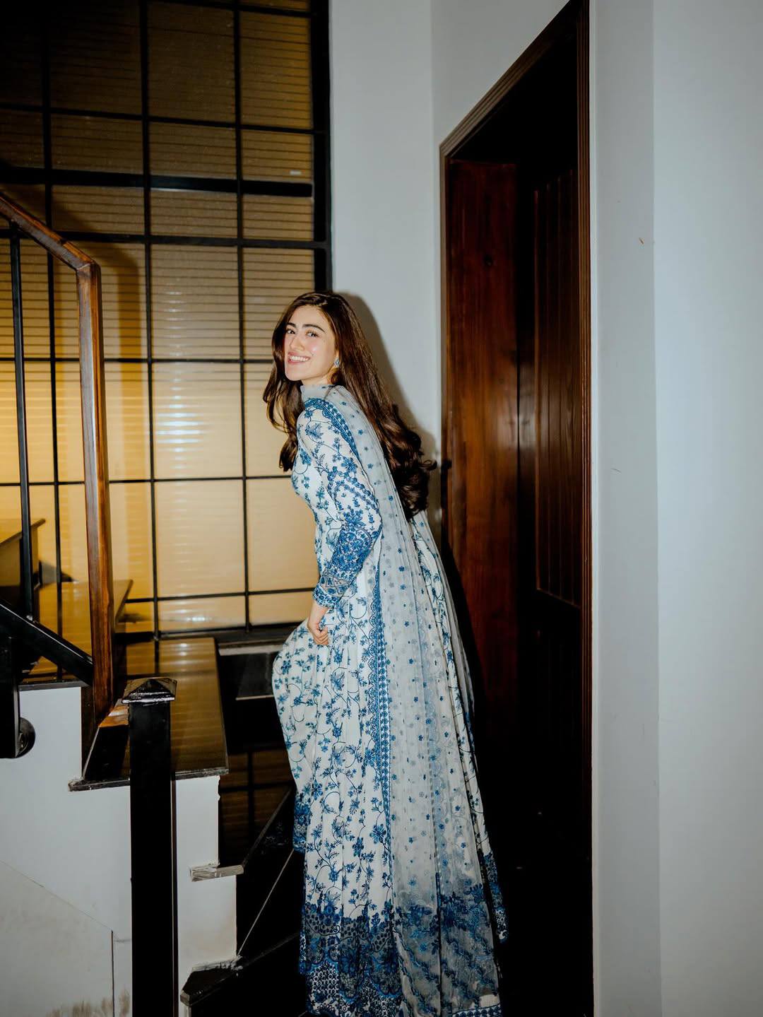 hania amir blue dress Aamir and Hina Afridi are both stunning in this intricate blue-and-white floral pishwas. While Hania radiates sunset glow at the beach, Hina brings timeless elegance to a classic indoor setting. Both YGroup_mens-harness-boot Anarkali Inner ZARA WOMAN SS22 EMBROIDERED Size:6 US / 40 EU