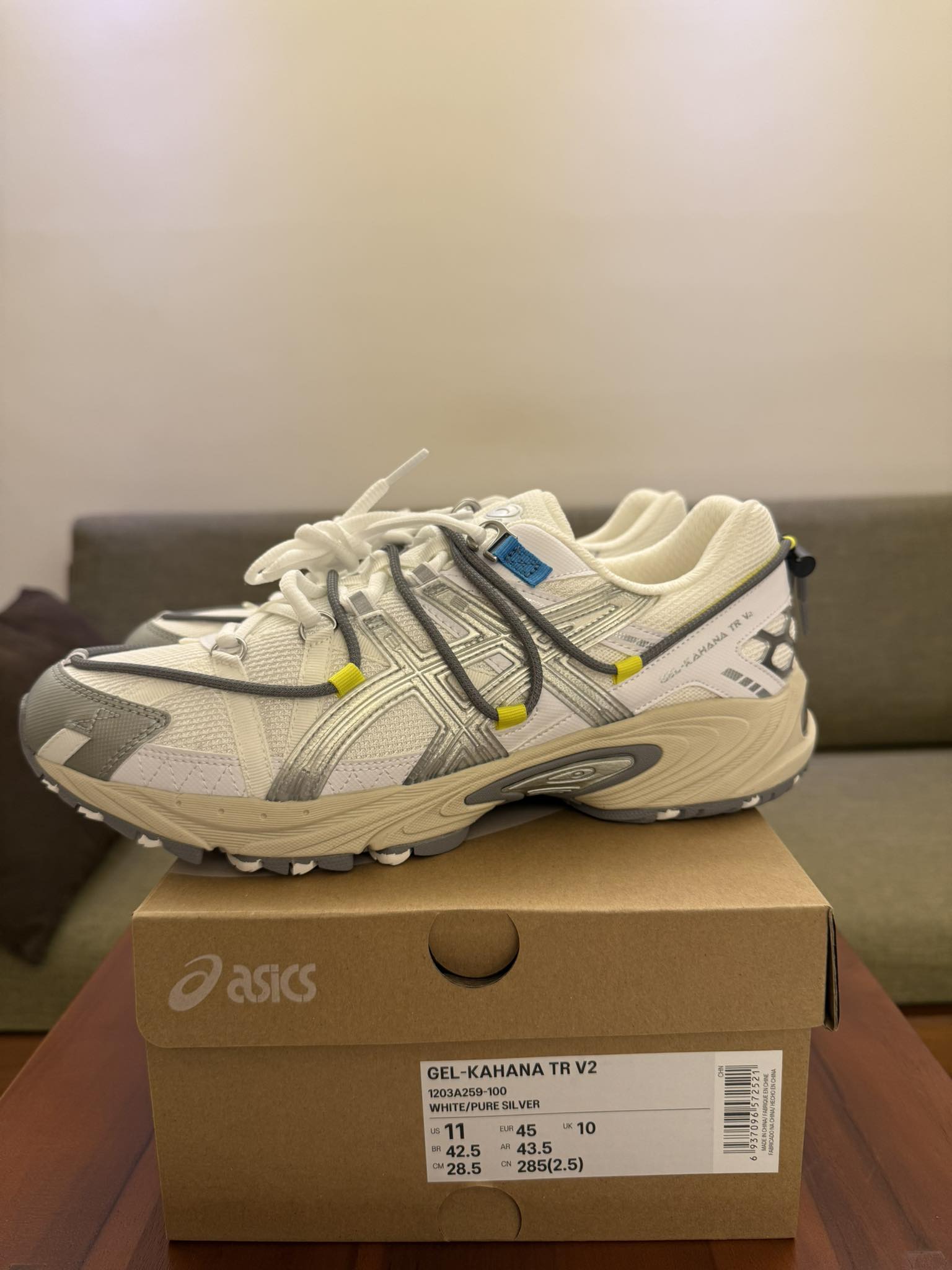 目的】出售【商品】Asics Kahana TR V2 白銀新配色【尺寸】28.5cm 