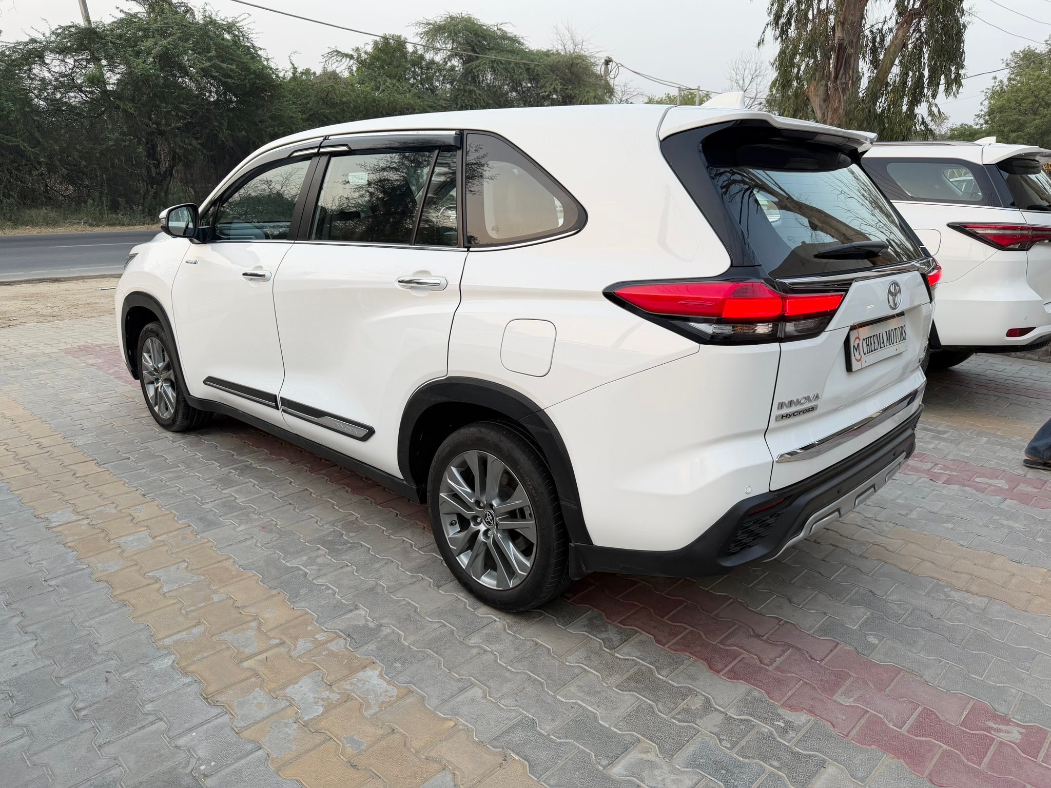 Innova HYCROSS ZX(O) 2024 only 28000 km driven on record . First