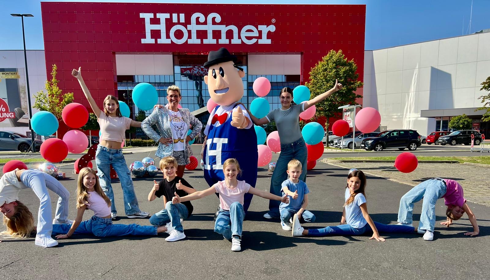 BREAKING NEWS ‼️ Kennt Ihr schon unseren HÖFFI??? Zuhause ist er in unserem Möbel Höffner in Kassel. Nun braucht unser HÖFFI EURE Unterstützung! Denn endlich ist es soweit & Höffis Herzenswunsch g