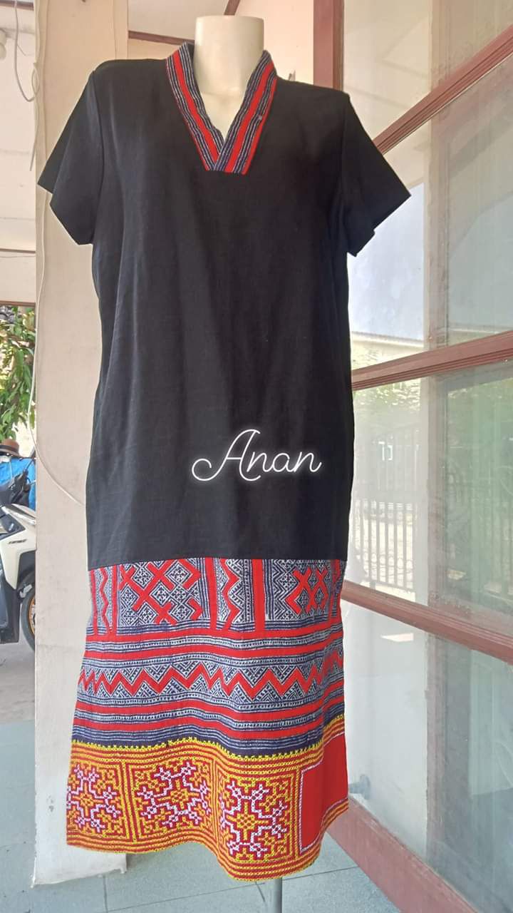 ตลาดม้งผ้าใยกัญชง เขียนเทียนโบราณ | เดรสผ้าใยกัญชง แต่งปักชาวเขา สภาพ ...