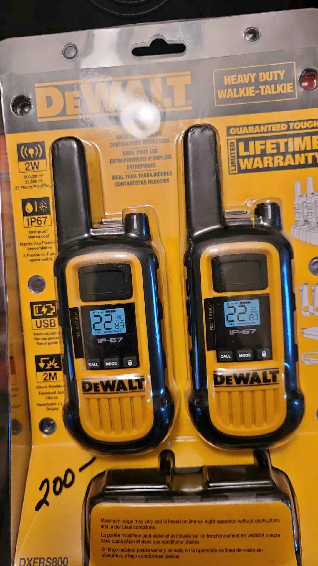 Brand new dewalt 300.000 sq ft range heavy duty walkie-talkie set ...