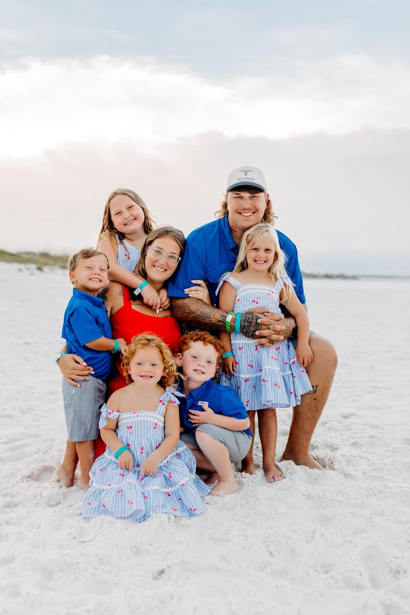 Mama June's family shares heartwarming beach pictures