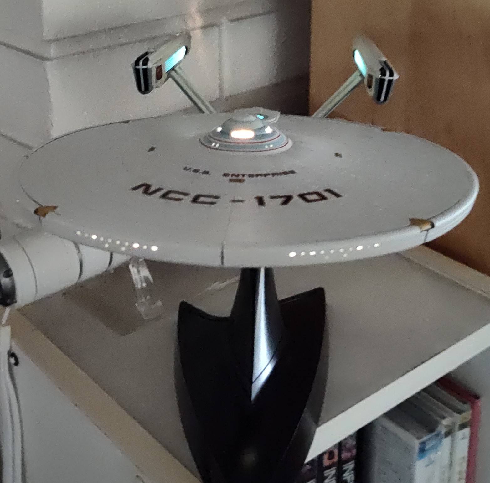 Bandai's 1/850 scale USS Enterprise NCC-1701 refit model