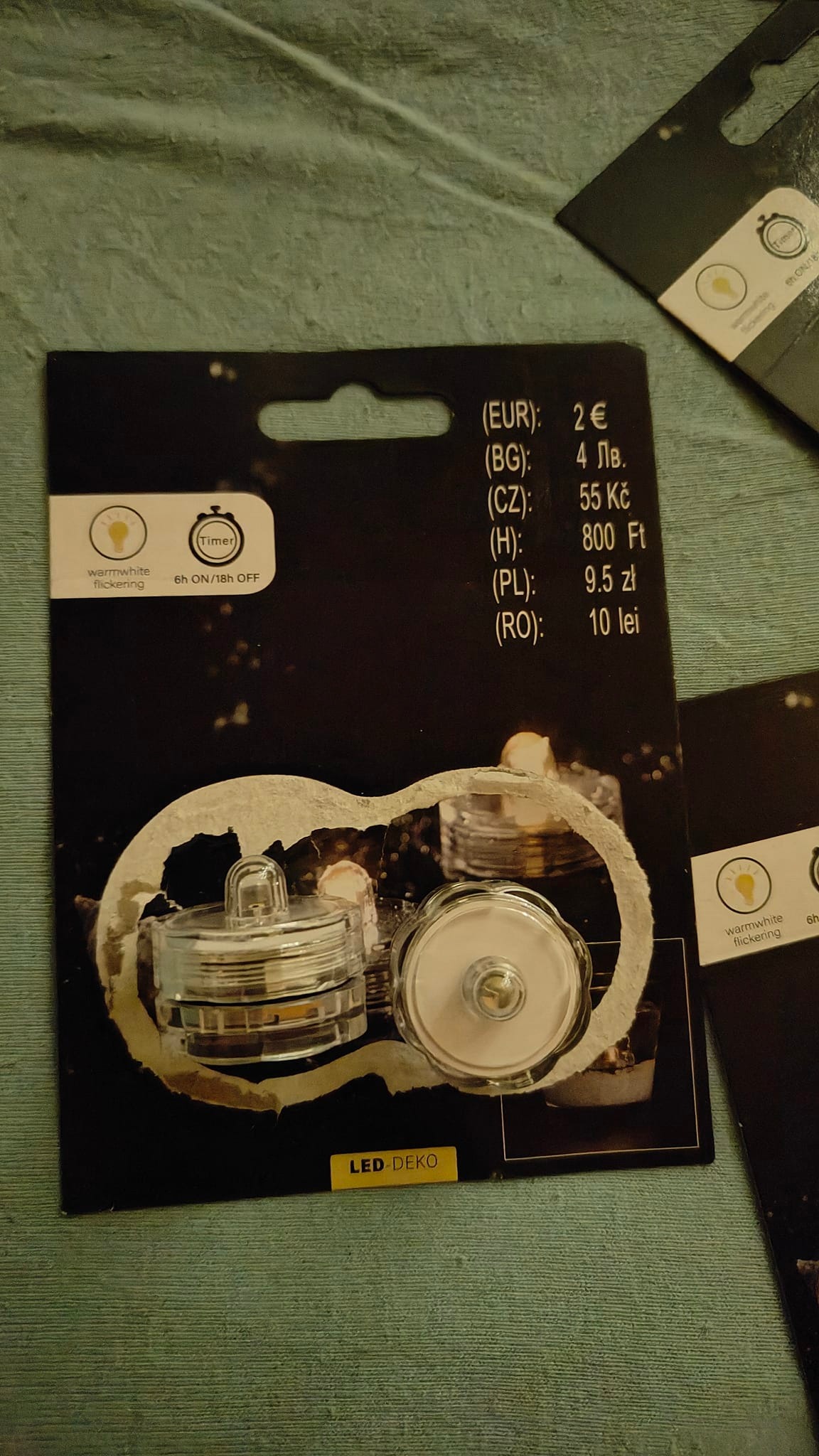 Heute bei uns im Tedi gefunden vielleicht für einige eine Alternative zu diesen Balkonlichtern. Hat ein Timer und man kann die Batterie wechseln